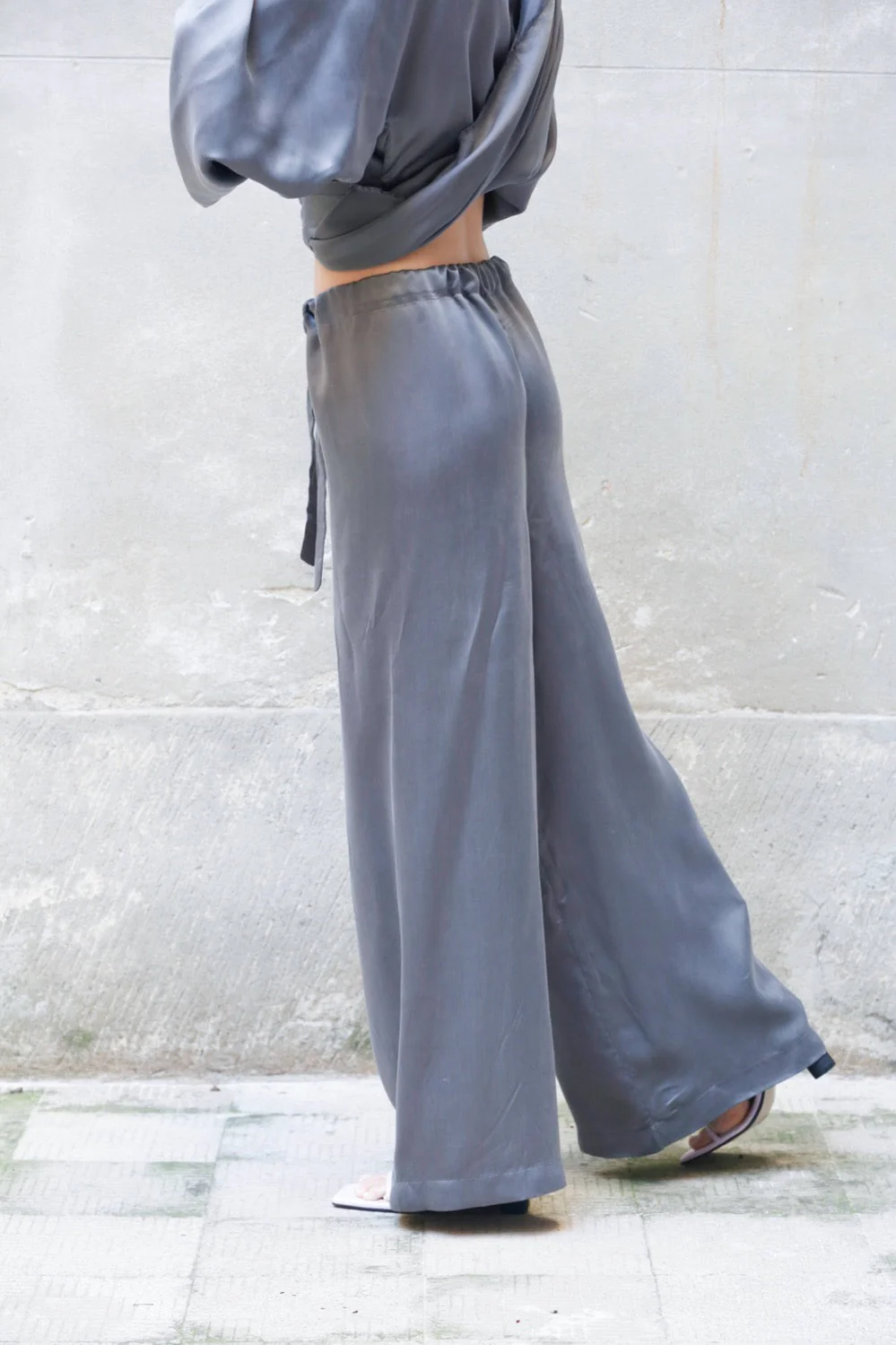 Low Waist Wide Leg Pants in Bemberg - Image 3