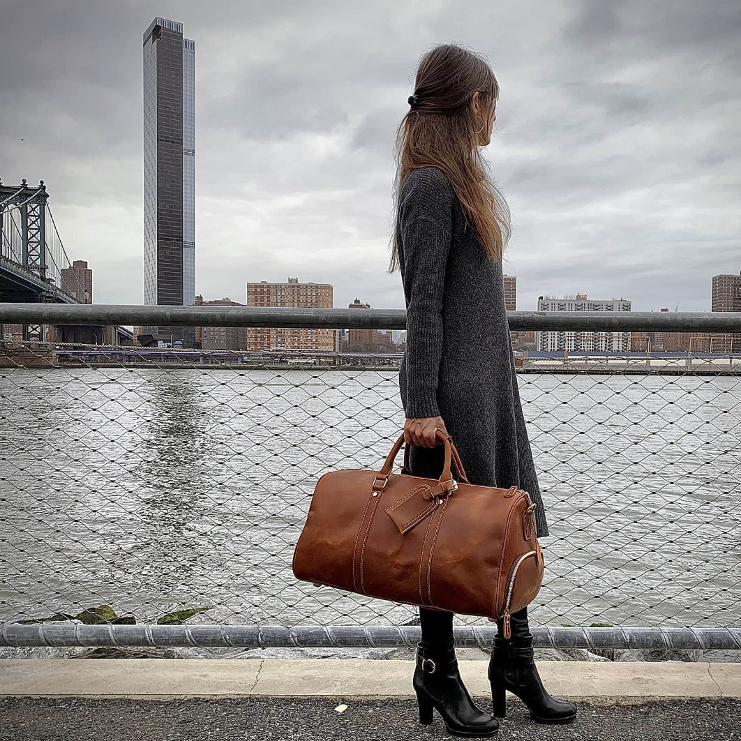 The Dagny Large Leather Weekender Bag - Image 7