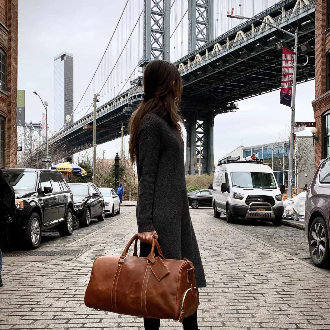 The Dagny Large Leather Weekender Bag - Image 8